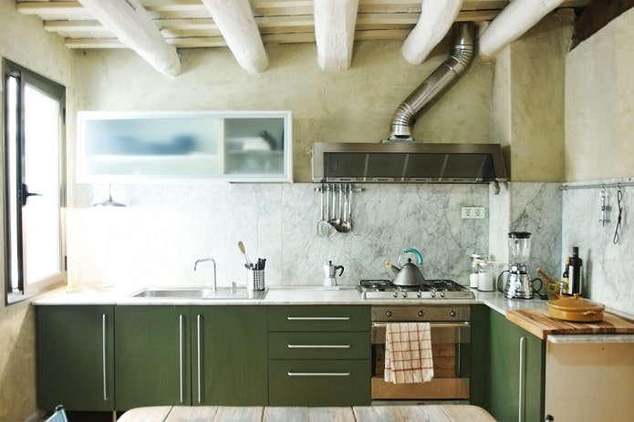 Travi in legno sul soffitto
