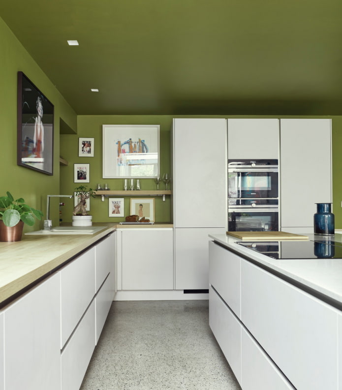 rivestimento del soffitto verde in cucina