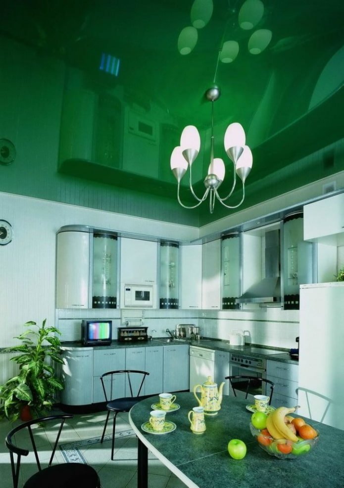 soffitto teso verde all'interno