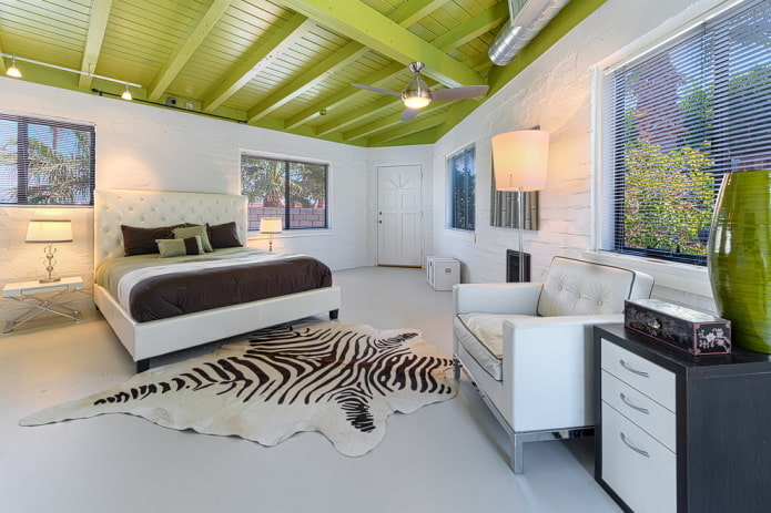mansarda con soffitto verde