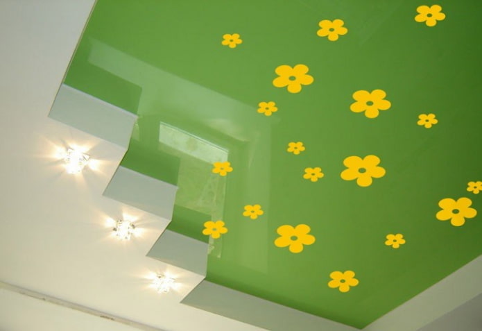design del soffitto giallo-verde