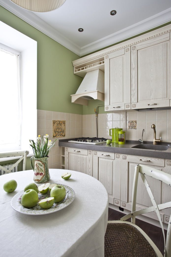 cucina verde in stile classico