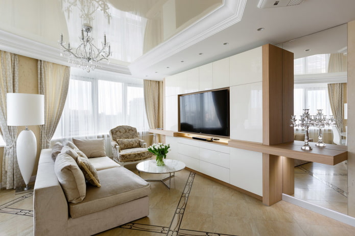specchio all'interno dell'ingresso