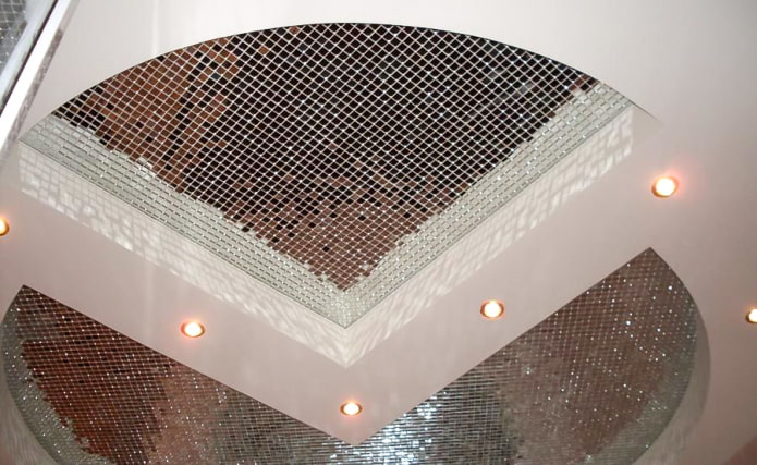 soffitto decorato con mosaico