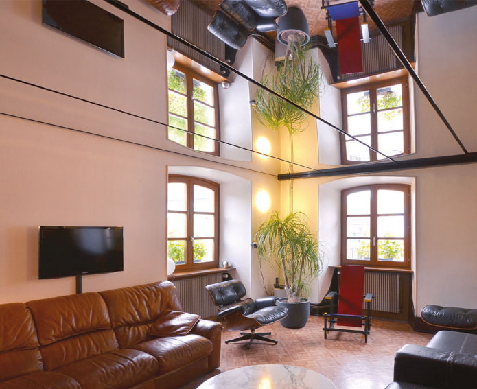 struttura del soffitto a specchio nel soggiorno