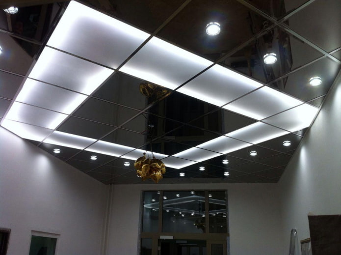 struttura del soffitto a specchio con retroilluminazione