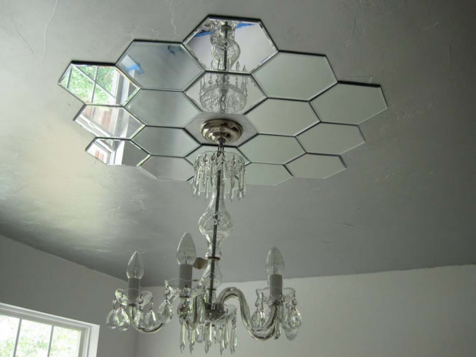 pannello a specchio sul soffitto