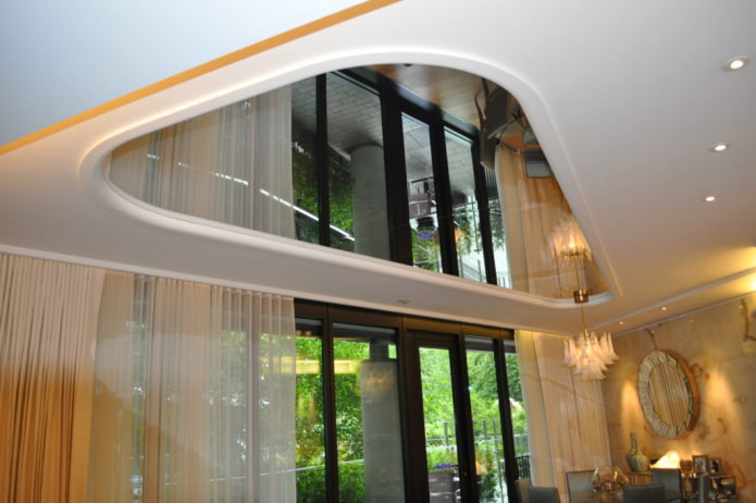 soffitto con inserti a specchio