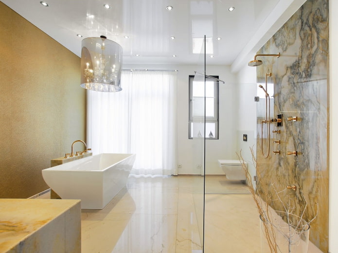 soffitto teso a specchio in bagno