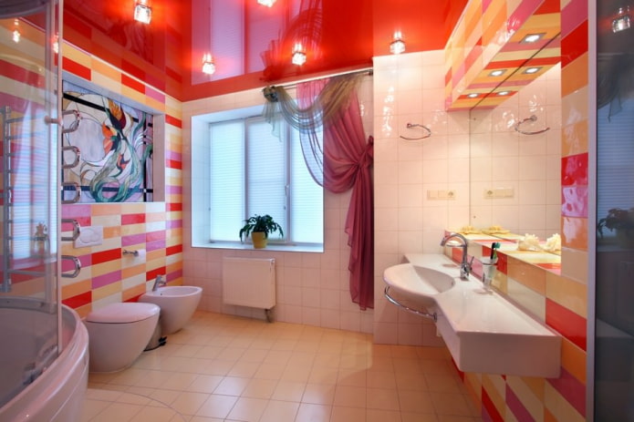 soffitto teso a specchio in bagno