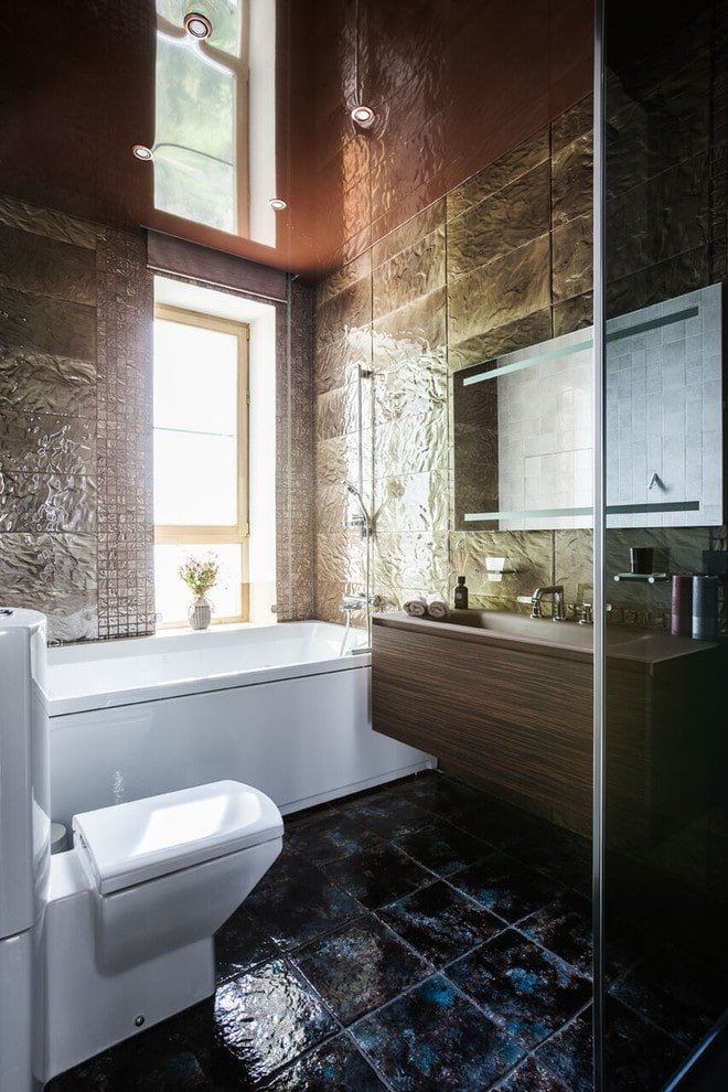 soffitto effetto specchio in bagno