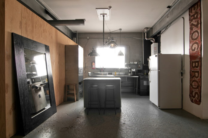 specchio nell'interno della cucina in stile loft