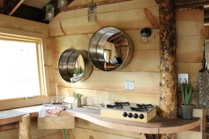 decorazione a specchio nell'interno della cucina