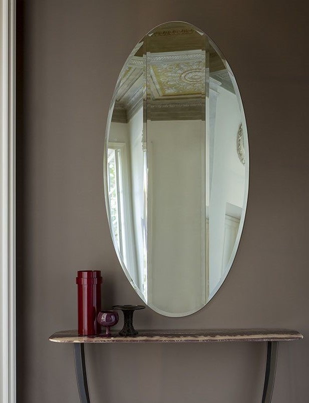 specchio ovale bisellato all'interno