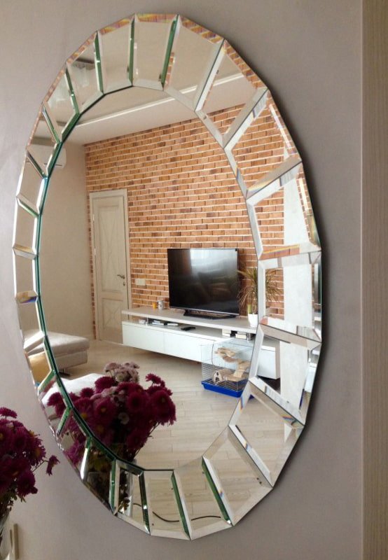 specchio ovale bisellato all'interno