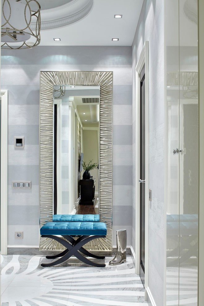 specchio rettangolare all'interno