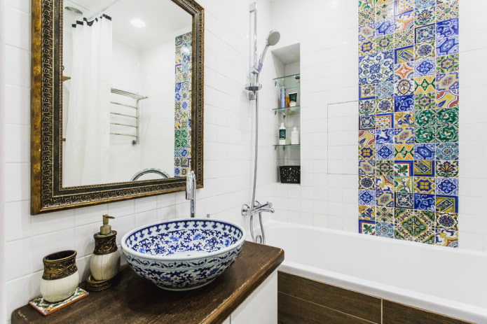 specchio con cornice a baguette per interni del bagno