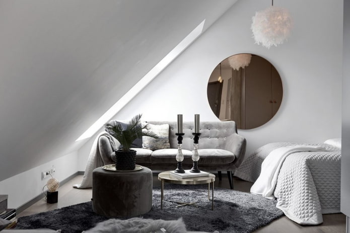 specchio senza cornice all'interno