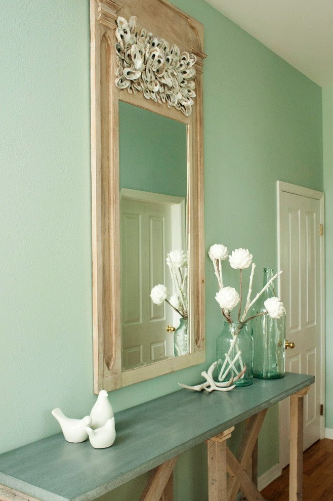 decorazione a specchio nell'interno del corridoio
