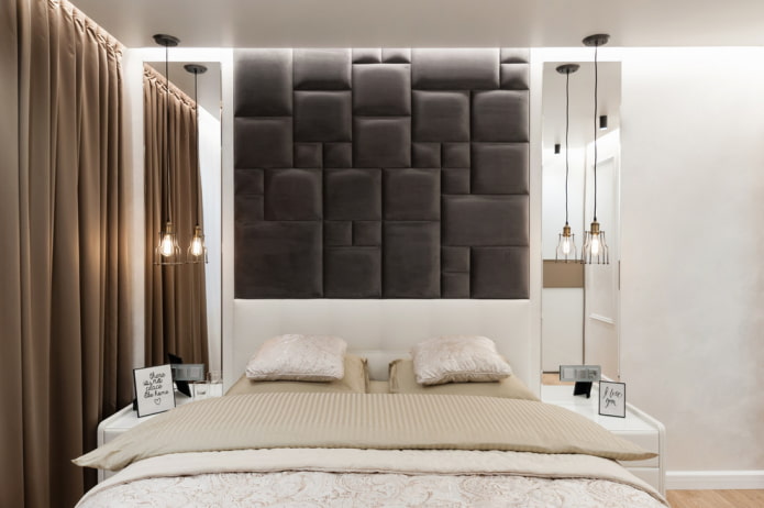specchio ai lati del letto nell'interno della camera da letto