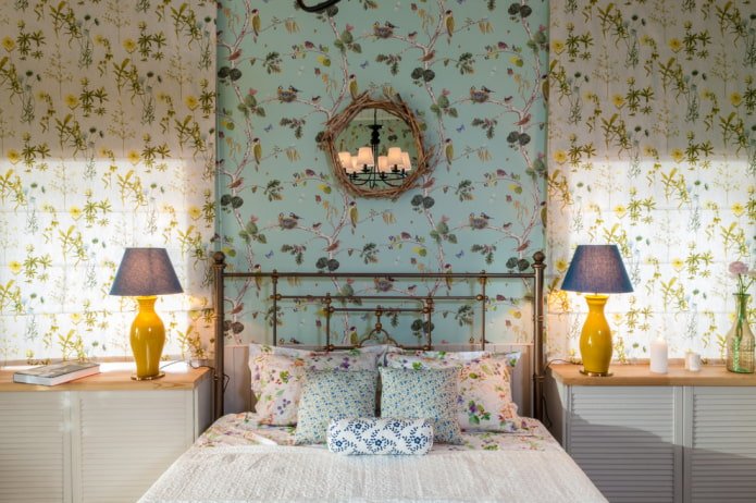 decorazioni a specchio nell'interno della camera da letto