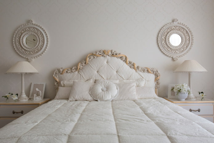 decorazione a specchio nell'interno della camera da letto