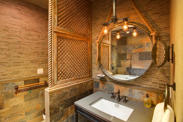 lampada sopra lo specchio nell'interno del bagno