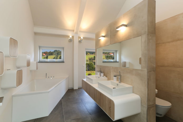 specchio nell'arredamento del bagno in stile high-tech