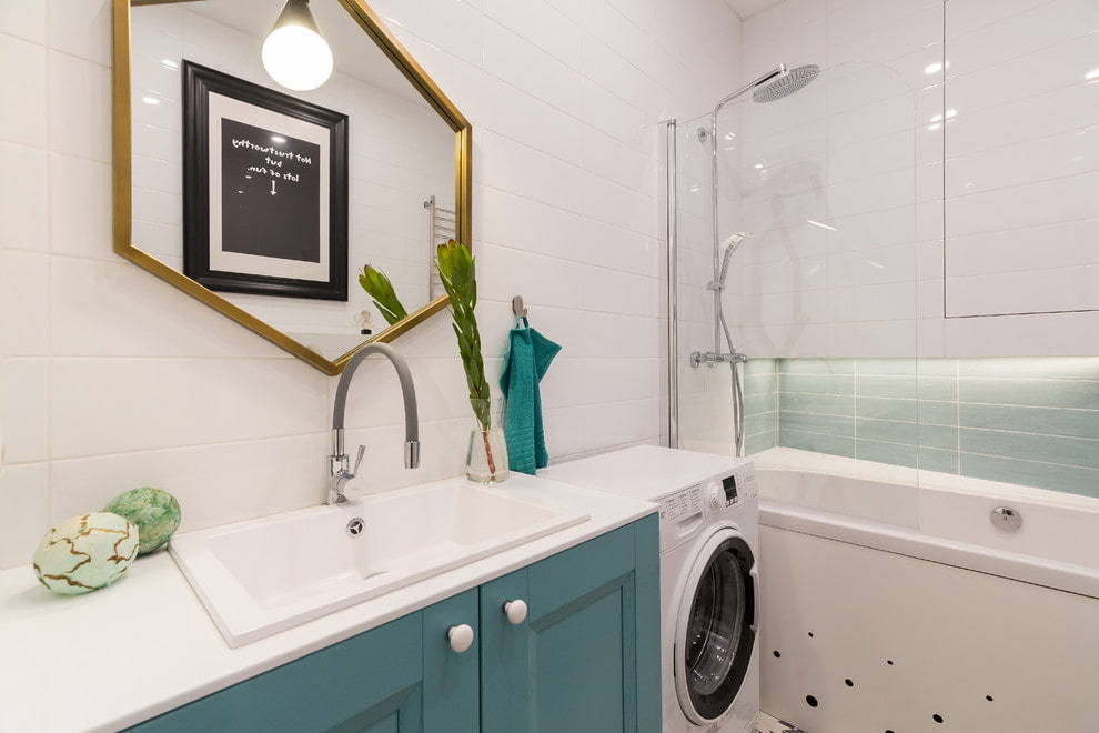 specchio in bagno