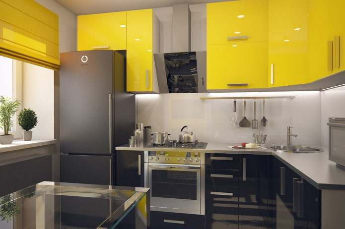 interno della cucina nei toni del nero e del giallo