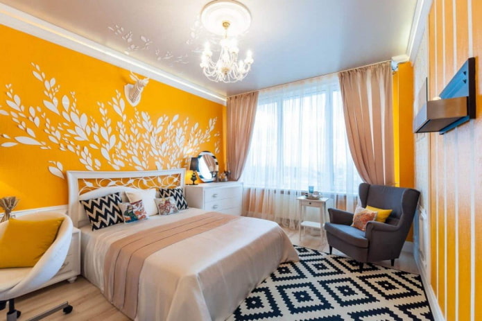 tonalità di giallo nell'arredamento della camera da letto