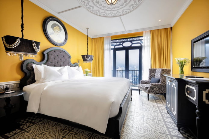 decorazione della camera da letto nei toni del giallo