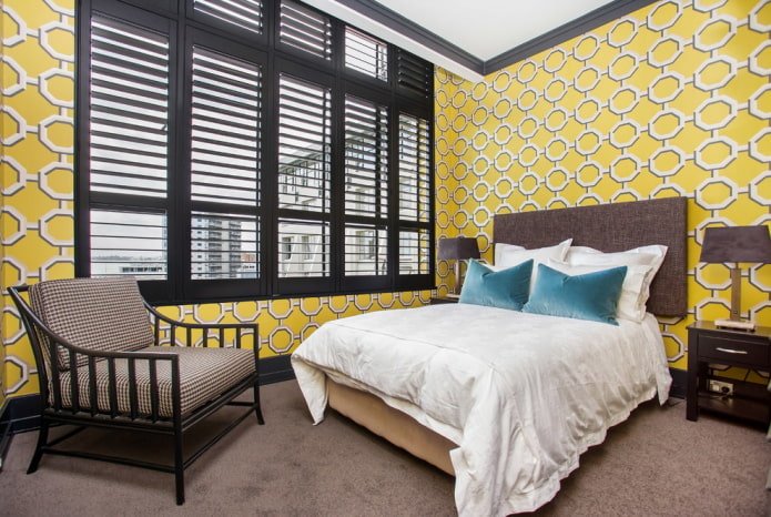 decorazione della camera da letto nei toni del giallo