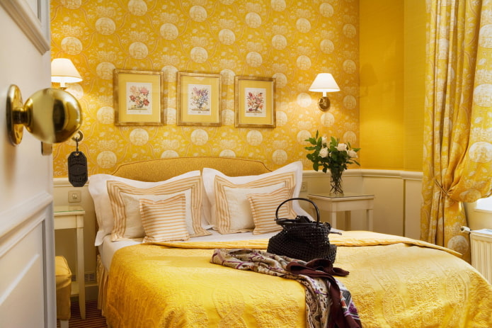 interno camera da letto gialla