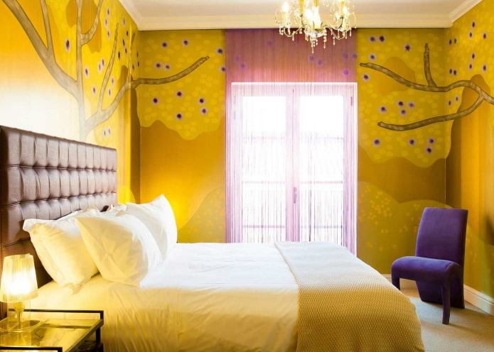 decorazione della camera da letto nei toni del giallo