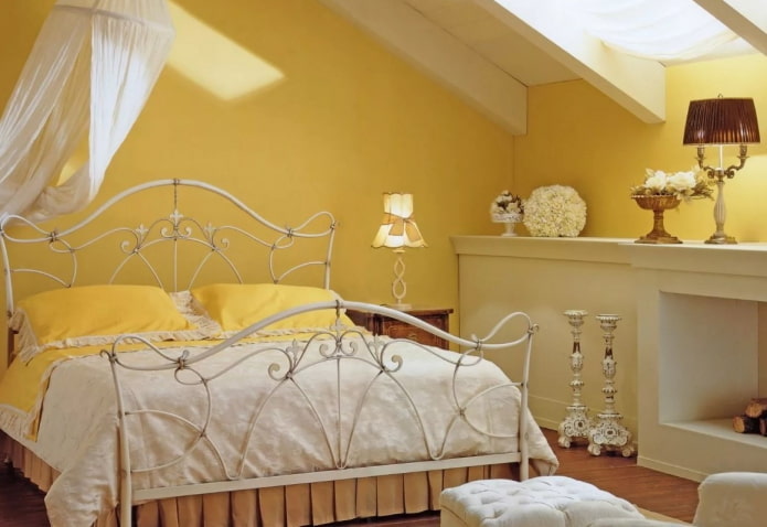 camera da letto gialla in stile provenzale