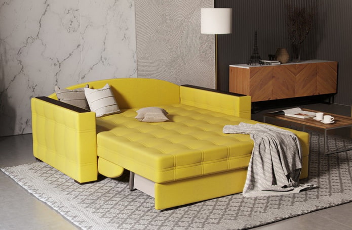 divano pieghevole giallo all'interno