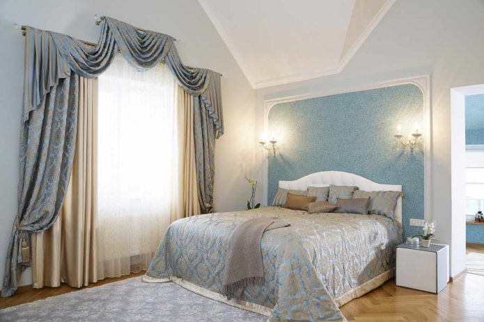 carta da parati blu con liquido decorata con modanature