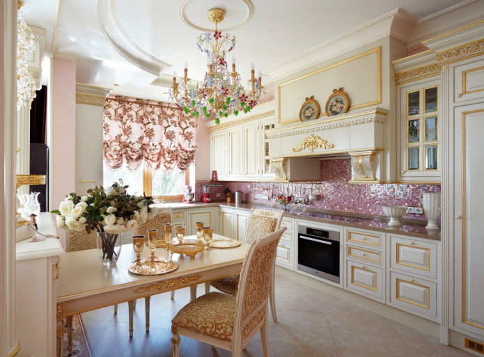 cucina in stile Impero con oro