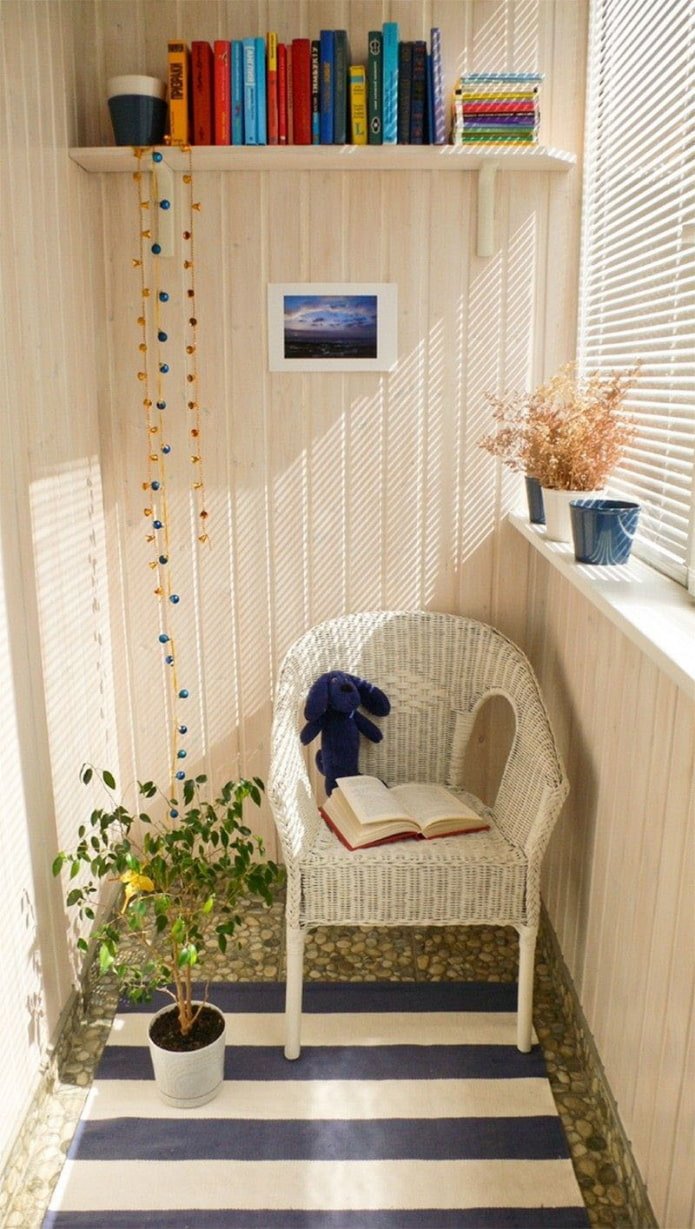 Angolo lettura sul balcone