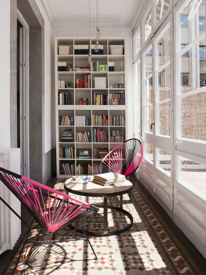 Mini biblioteca sul balcone