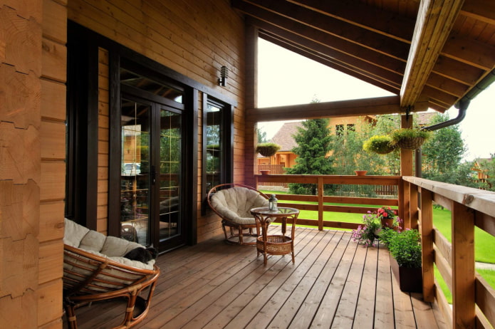 veranda vicino alla casa